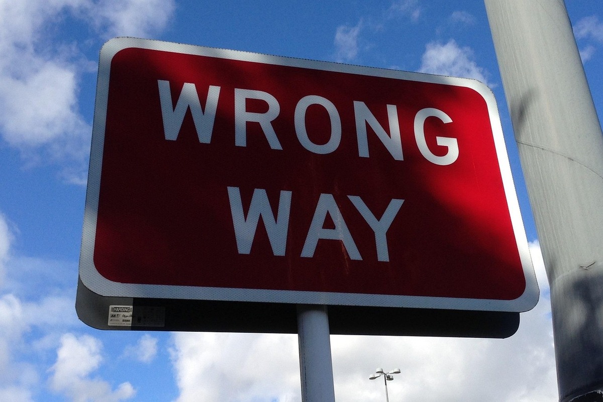 Photo of a red ‘Wrong Way’ traffic sign symbolizing common SEO mistakes